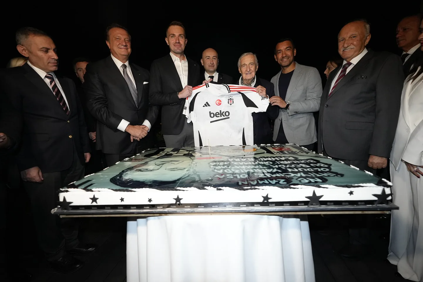 Tüpraş Stadyumu'nda Keyifli Bir Gece: White Pepper Tüpraş Stadyumu'nda Keyifli Bir Gece: White Pepper