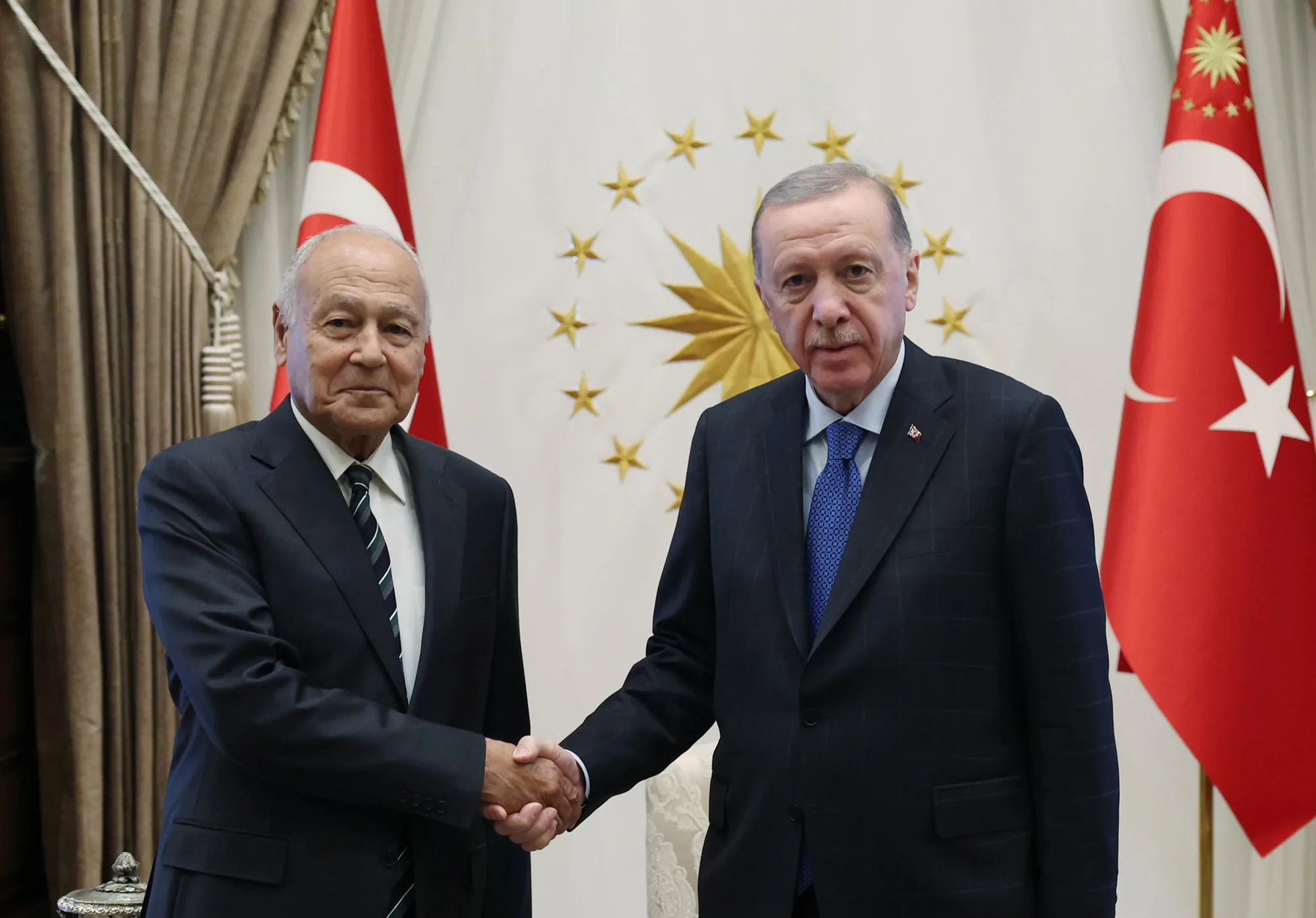 Cumhurbaşkanı Erdoğan, Arap Birliği Genel Sekreteri'ni Kabul Etti Cumhurbaşkanı Erdoğan, Arap Birliği Genel Sekreteri'ni Kabul Etti