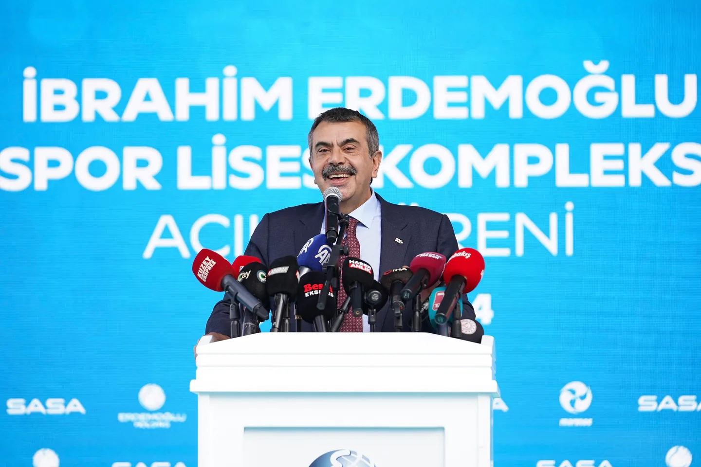 Millî Eğitim Bakanı ve Gençlik ve Spor Bakanı, Erdemoğlu Spor Lisesi Kompleksi'nin Açılışını Gerçekleştirdi Millî Eğitim Bakanı ve Gençlik ve Spor Bakanı, Erdemoğlu Spor Lisesi Kompleksi'nin Açılışını Gerçekleştirdi