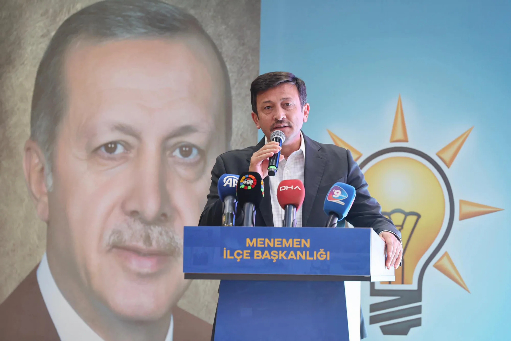 Menemen’de Parti Kongresi Gerçekleştirildi Menemen’de Parti Kongresi Gerçekleştirildi