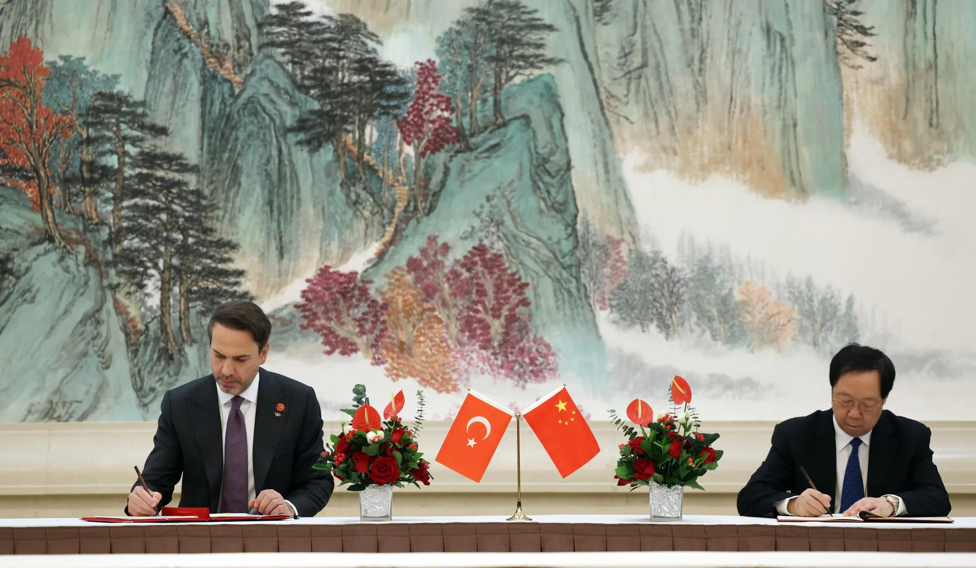 Türkiye-Çin Arasında Enerji ve Doğal Kaynaklar İş Birliği Mutabakatı İmzalandı Türkiye-Çin Arasında Enerji ve Doğal Kaynaklar İş Birliği Mutabakatı İmzalandı