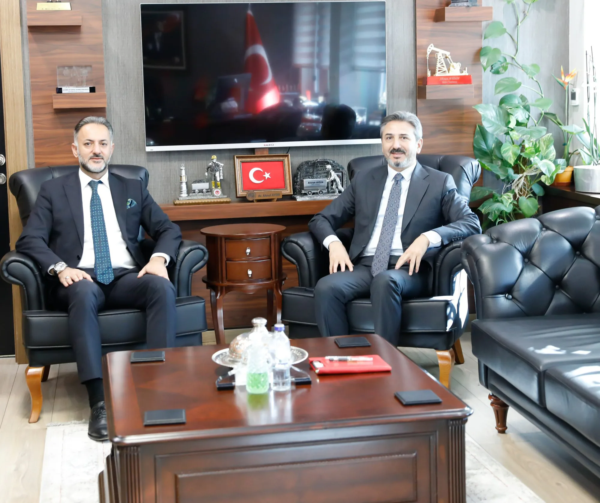 Genel Müdür Dr. Aziz Alper Biten, Çalışma ve Sosyal Güvenlik Bakan Yardımcısı Ahmet Aydın'ı Ziyaret Etti Genel Müdür Dr. Aziz Alper Biten, Çalışma ve Sosyal Güvenlik Bakan Yardımcısı Ahmet Aydın'ı Ziyaret Etti