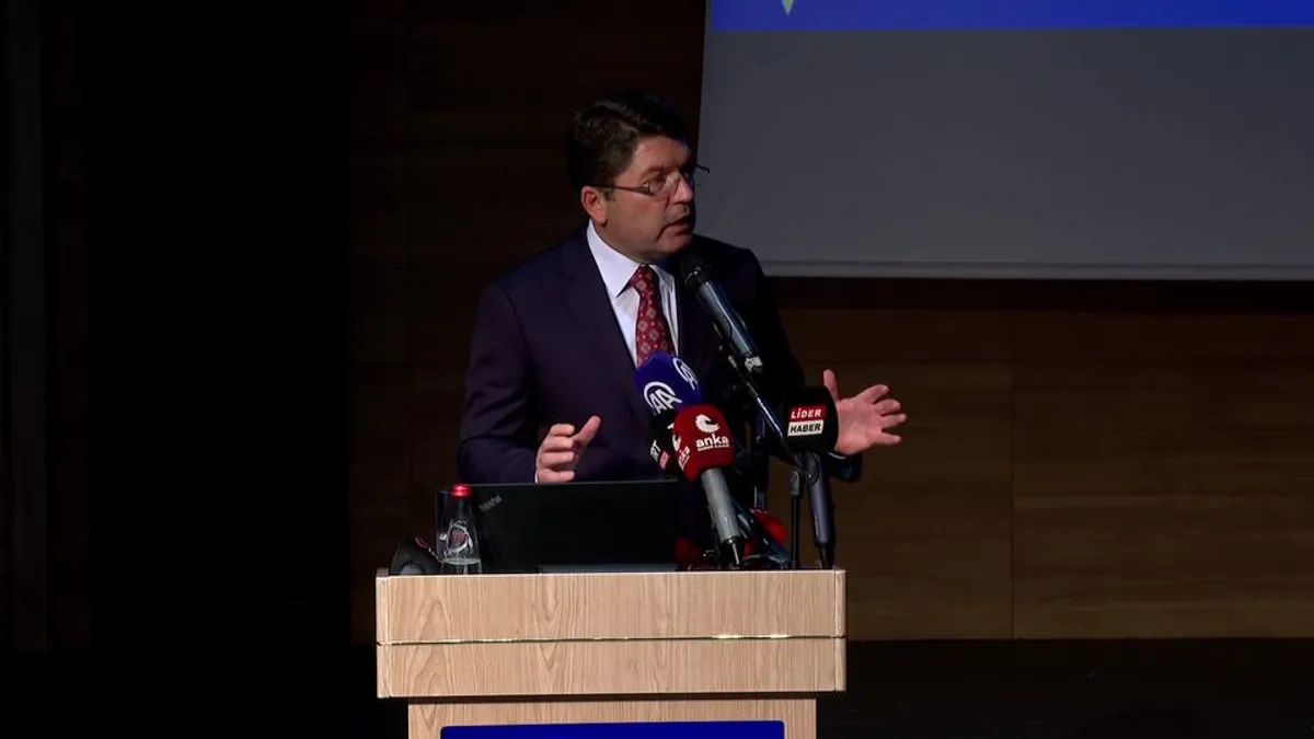Adalet Bakanı Yılmaz Tunç Konuşma Yaptı Adalet Bakanı Yılmaz Tunç Konuşma Yaptı