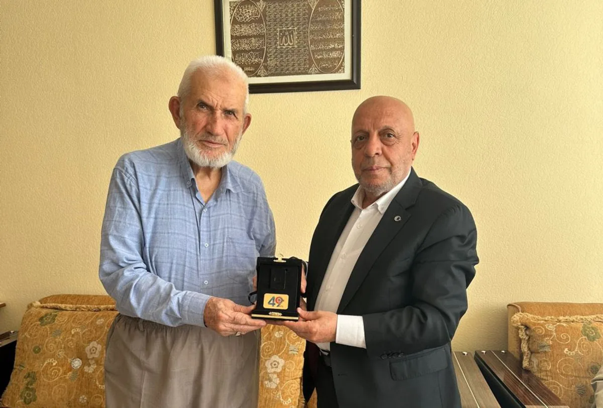 HAK-İŞ Genel Başkanı Mahmut Arslan, Hakkı Büyükharput'u Ziyaret Etti HAK-İŞ Genel Başkanı Mahmut Arslan, Hakkı Büyükharput'u Ziyaret Etti