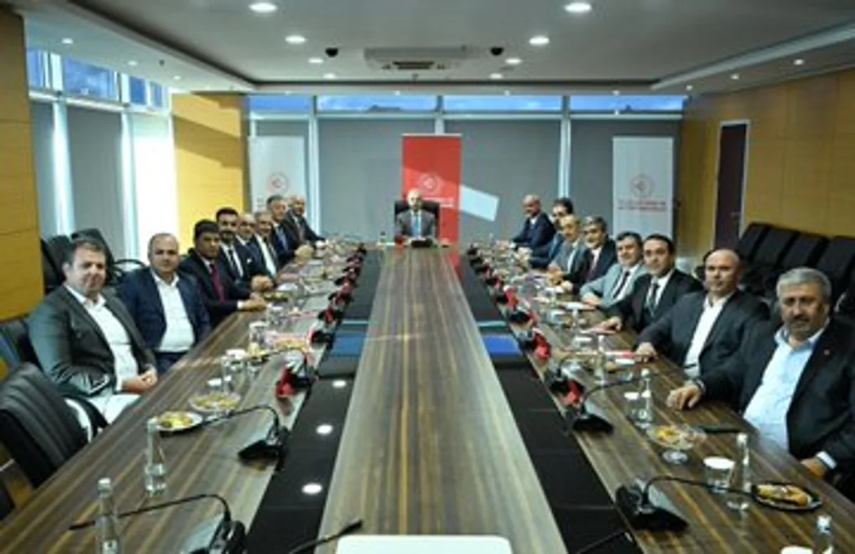 Ulaştırma Bakanı Abdulkadir Uraloğlu, Taksicilerle Buluştu Ulaştırma Bakanı Abdulkadir Uraloğlu, Taksicilerle Buluştu