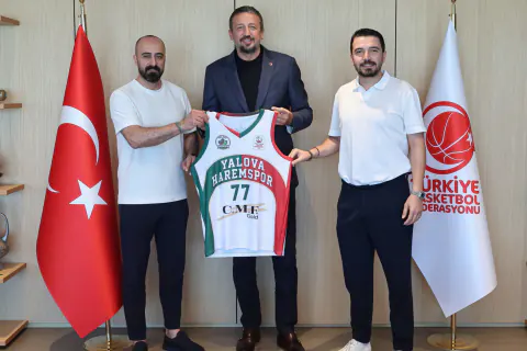 Yalova Haremspor Başkanı Cem Efe, TBF Başkanı Hidayet Türkoğlu'nu Ziyaret Etti