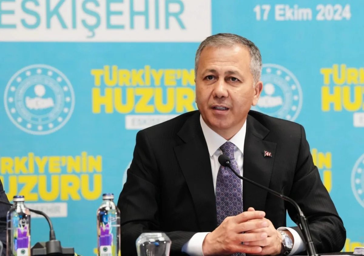 İçişleri Bakanı Ali Yerlikaya Eskişehir'de 'Türkiye’nin Huzuru Toplantısı' düzenledi İçişleri Bakanı Ali Yerlikaya Eskişehir'de 'Türkiye’nin Huzuru Toplantısı' düzenledi