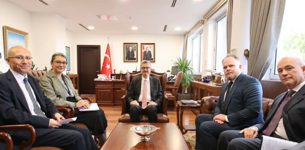 Bakan Yardımcısı Burhanettin Duran Kanada Büyükelçisi ile bir Araya Geldi Bakan Yardımcısı Burhanettin Duran Kanada Büyükelçisi ile bir Araya Geldi