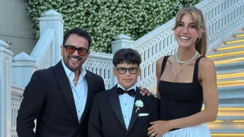 Çağla Şıkel ve Emre Altuğ'dan Örnek Duruş: Oğulları Uzay Mezun Oldu