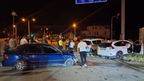 Niksar-Ünye Çevreyolu'nda Zincirleme Kaza: 5 Yaralı