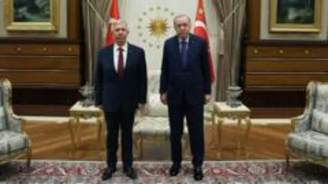 Mansur Yavaş Beştepe'de Erdoğan ile görüştü: "Ankara için iş birliği" mesajı verdi Mansur Yavaş Beştepe'de Erdoğan ile görüştü: "Ankara için iş birliği" mesajı verdi