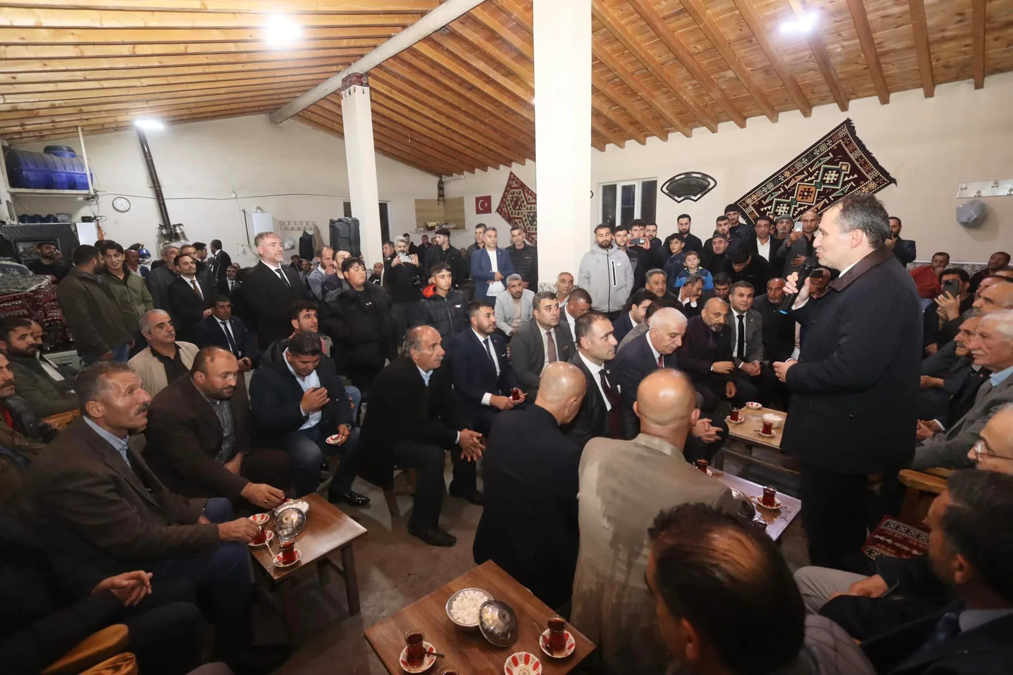 Muş'un Hasköy ilçesinde Yeniden Refah Partisi Genel Başkanı Fatih Erbakan'dan Milli Görüş Vurgusu Muş'un Hasköy ilçesinde Yeniden Refah Partisi Genel Başkanı Fatih Erbakan'dan Milli Görüş Vurgusu