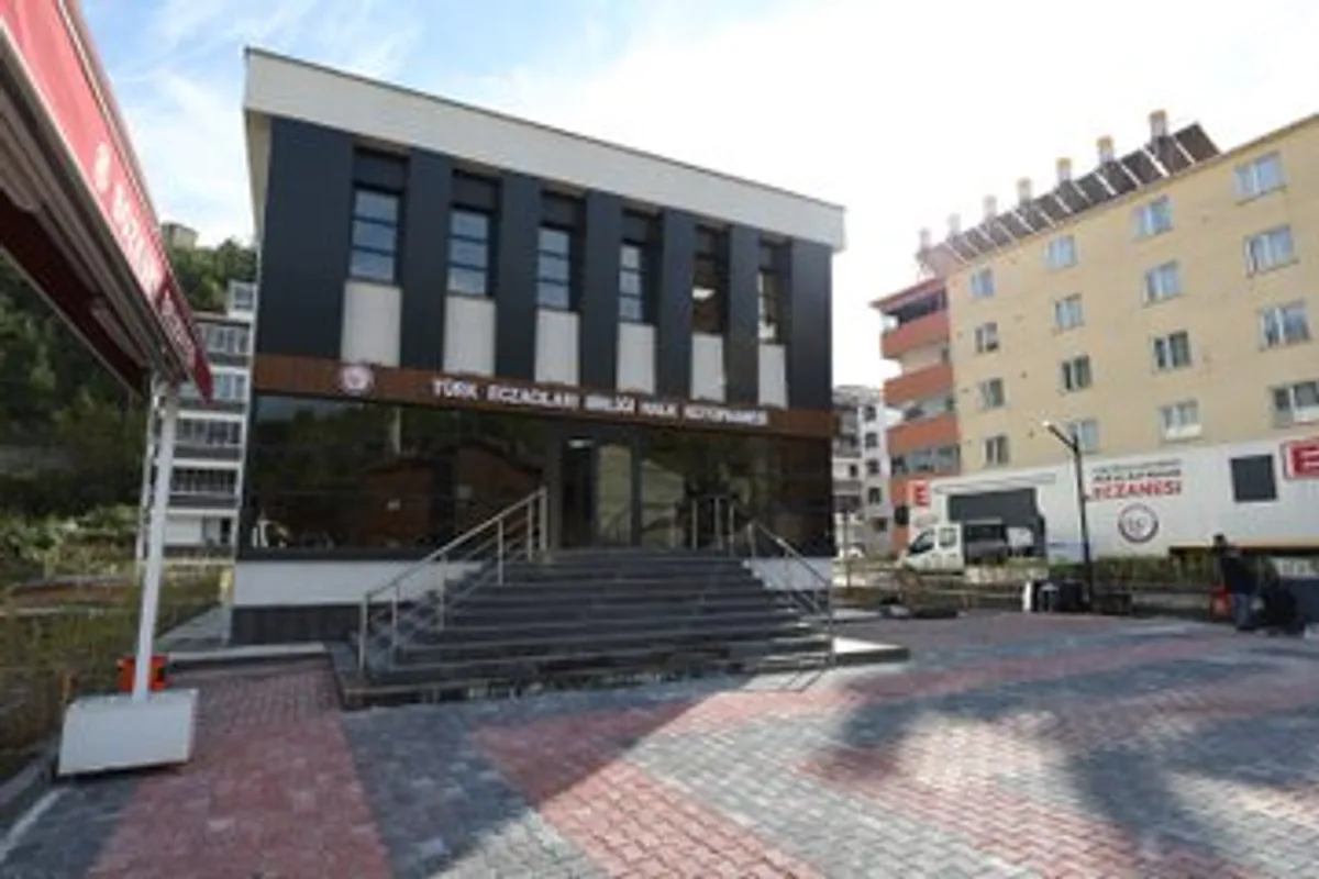 Bozkurt'ta Sel Felaketinin Ardından Açılan Halk Kütüphanesi Bozkurt'ta Sel Felaketinin Ardından Açılan Halk Kütüphanesi