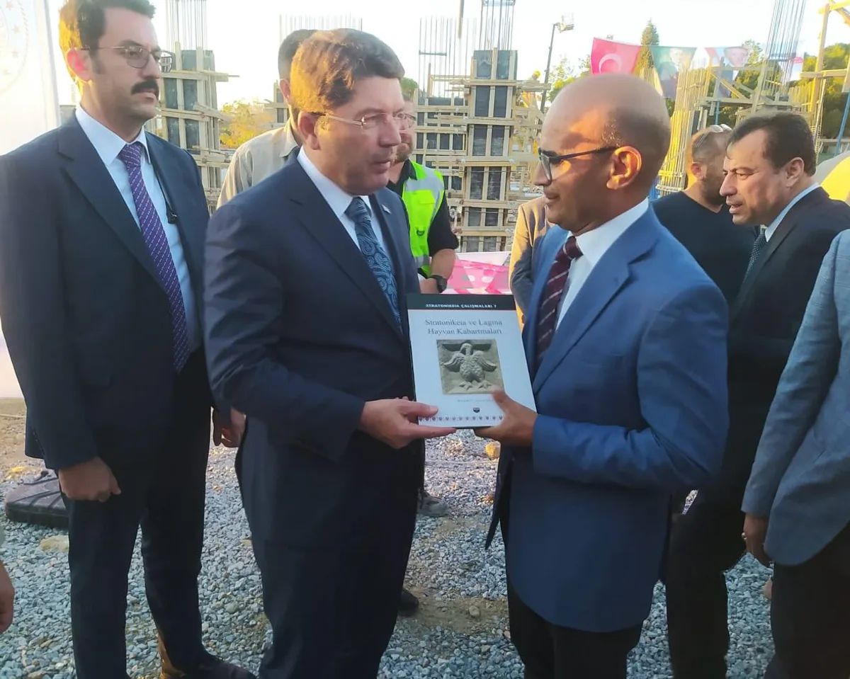 Adalet Bakanı Yılmaz Tunç, Stratonikeia Antik Kenti'ni Ziyaret Etti Adalet Bakanı Yılmaz Tunç, Stratonikeia Antik Kenti'ni Ziyaret Etti