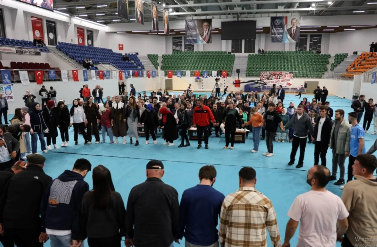 Kocaeli'de Gençlik Şöleni Gerçekleştirildi Kocaeli'de Gençlik Şöleni Gerçekleştirildi
