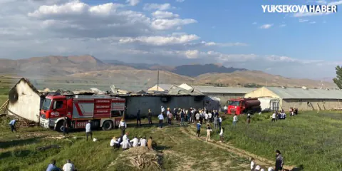 Hakkari Yüksekova'da Ahır Yangını