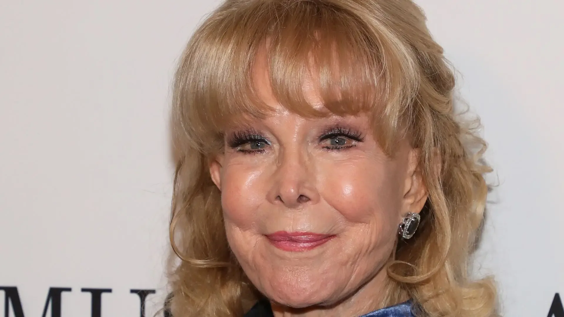 95 yaşındaki Barbara Eden, ani hastalık sonrası sessizliği bozdu: "İyiyim, endişelenmeyin" 95 yaşındaki Barbara Eden, ani hastalık sonrası sessizliği bozdu: "İyiyim, endişelenmeyin"