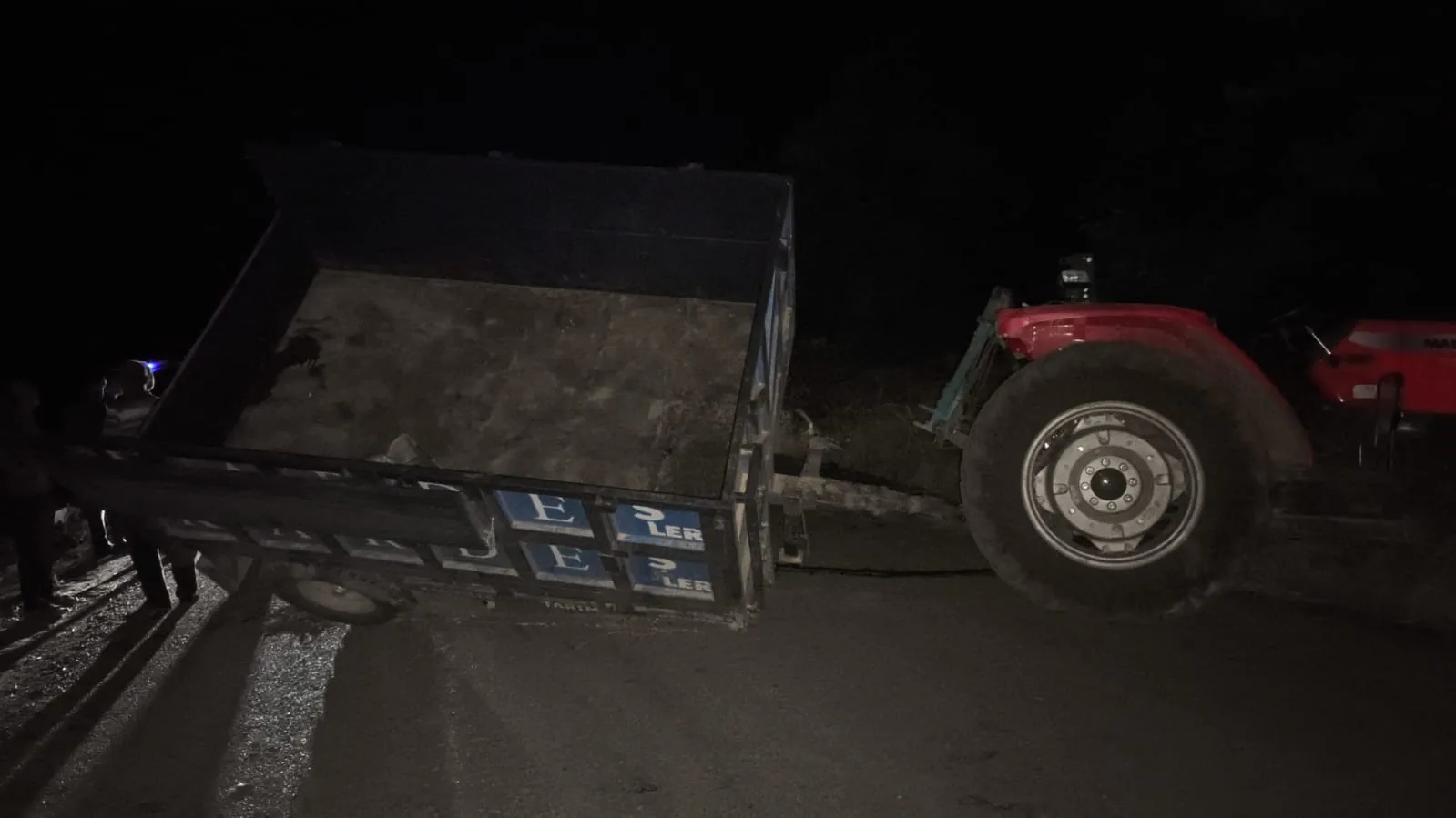 Elazığ Baskil'de Traktör ve Otomobil Çarpıştı: 10 Yaralı Elazığ Baskil'de Traktör ve Otomobil Çarpıştı: 10 Yaralı