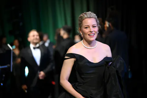 Elizabeth Banks'ten Yeni Proje: Gençlik Sırları ve Siyasi Çıkışları