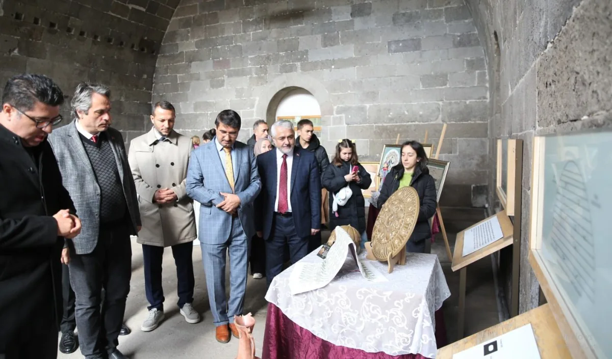 Kayseri Büyükşehir Belediyesi ve Kayseri Olgunlaşma Enstitüsü "Selçuklu Eserleri Sergisi" düzenledi Kayseri Büyükşehir Belediyesi ve Kayseri Olgunlaşma Enstitüsü "Selçuklu Eserleri Sergisi" düzenledi