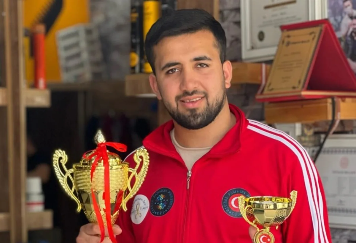 Mardinli kuaför Emarah Bilen, Avrupa'da önemli bir başarıya imza atıyor! Mardinli kuaför Emarah Bilen, Avrupa'da önemli bir başarıya imza atıyor!