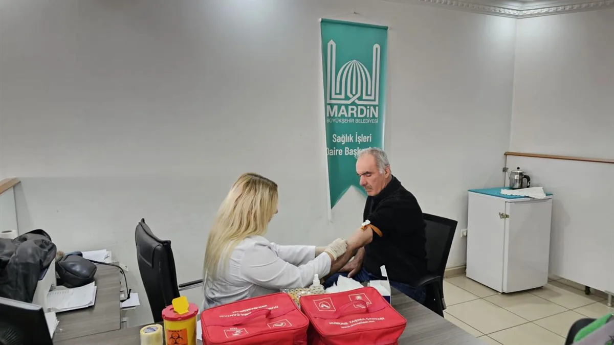 Mardin Büyükşehir Belediyesi İlaçlama Personeline Sağlık Taraması Uyguluyor Mardin Büyükşehir Belediyesi İlaçlama Personeline Sağlık Taraması Uyguluyor