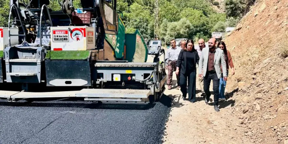 Şemdinli'de 50 yıllık bekleyiş sona erdi: 3 köye asfalt yolu ulaştı görseli