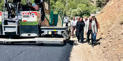 Şemdinli'de 50 yıllık bekleyiş sona erdi: 3 köye asfalt yolu ulaştı