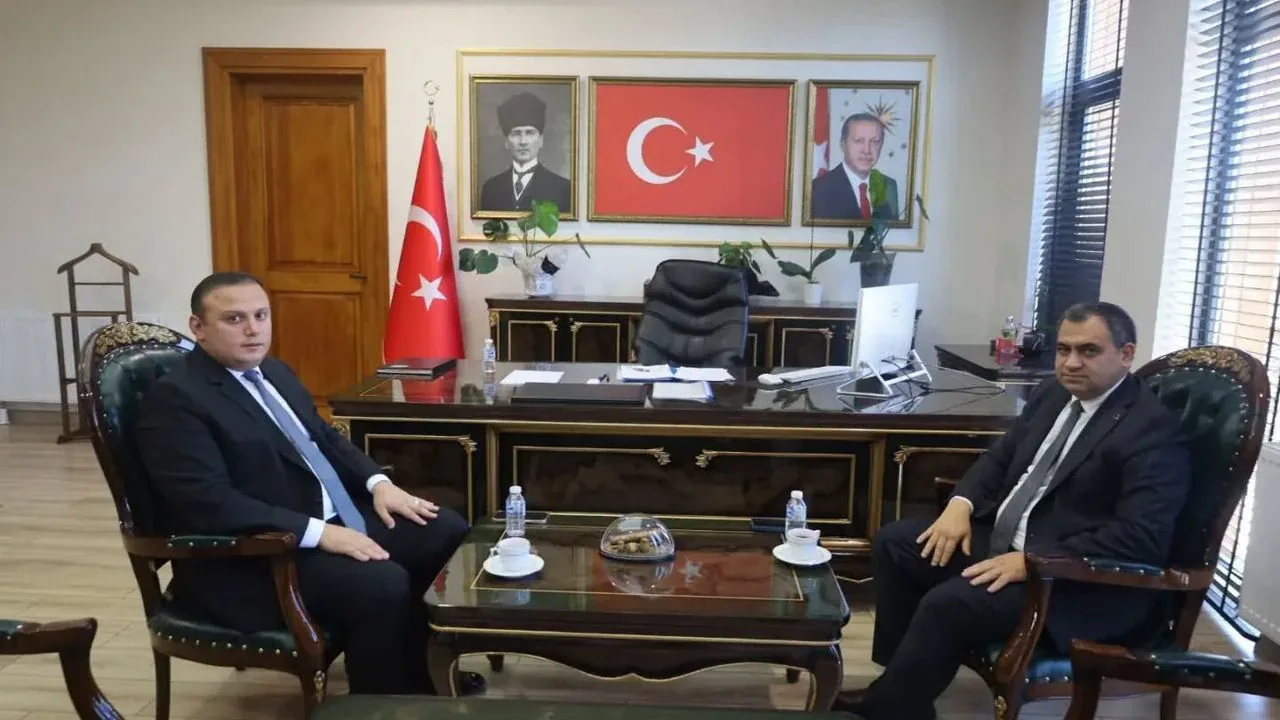 Vize Kaymakamı Balaban, Demirköy Kaymakamı Erdem'i ziyaret ederek başarı dileği iletti Vize Kaymakamı Balaban, Demirköy Kaymakamı Erdem'i ziyaret ederek başarı dileği iletti