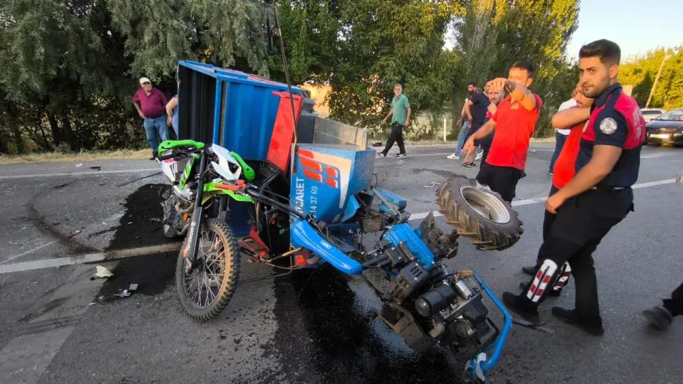 Erzincan'da Traktör ile Pat Pat Çarpıştı: 1 Ölü görseli
