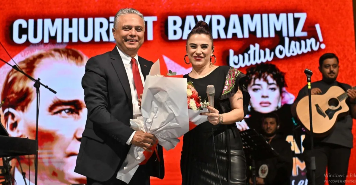 Antalya Muratpaşa Belediye Başkanı Ümit Uysal'dan Cumhuriyet Vurgusu Antalya Muratpaşa Belediye Başkanı Ümit Uysal'dan Cumhuriyet Vurgusu