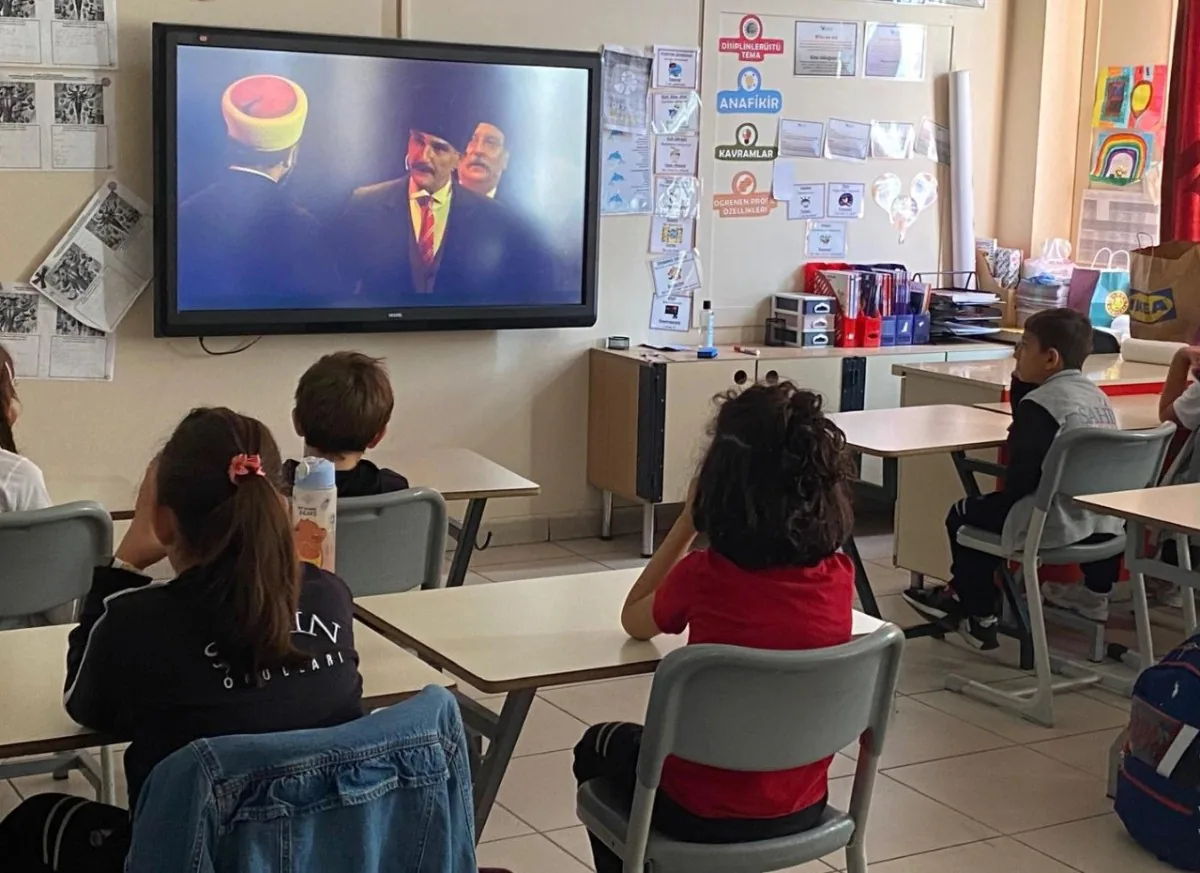 Sakarya'da Cumhuriyet Haftası etkinlikleri kapsamında öğrencilere özel bir ders gerçekleştirildi Sakarya'da Cumhuriyet Haftası etkinlikleri kapsamında öğrencilere özel bir ders gerçekleştirildi