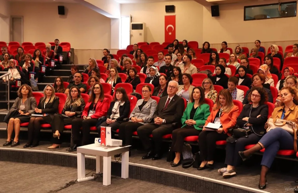 Dokuz Eylül Üniversitesi, Hemşirelik Temel Bakımı Kongresine Ev Sahipliği Yaptı Dokuz Eylül Üniversitesi, Hemşirelik Temel Bakımı Kongresine Ev Sahipliği Yaptı
