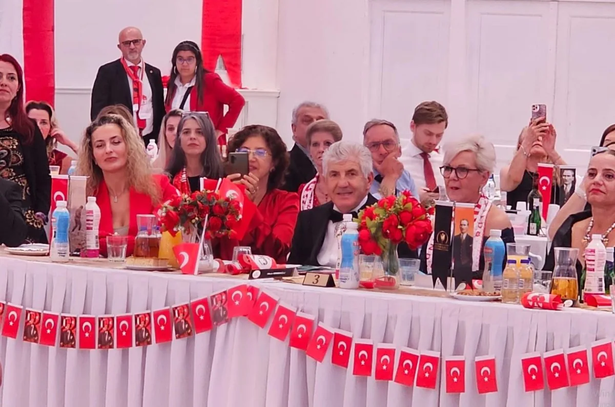 Altın Lale ve Cumhuriyet Balosu'nda Türklere Özel Coşku Altın Lale ve Cumhuriyet Balosu'nda Türklere Özel Coşku
