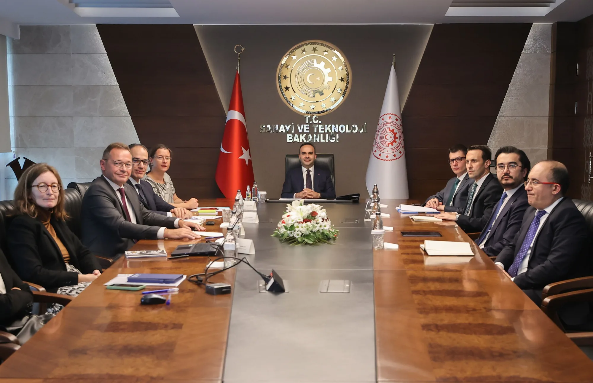 Bakan Mehmet Fatih Kacır, Fransa Büyükelçisi Isabelle Dumont'u Kabul Etti Bakan Mehmet Fatih Kacır, Fransa Büyükelçisi Isabelle Dumont'u Kabul Etti