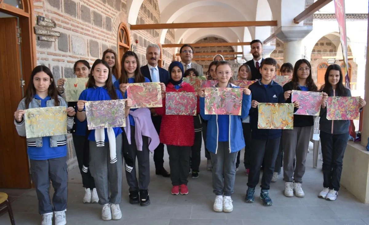 Manisa'daki TOKİ Ortaokulu Öğrencileri Kurşunlu Han'ı Ziyaret Etti Manisa'daki TOKİ Ortaokulu Öğrencileri Kurşunlu Han'ı Ziyaret Etti