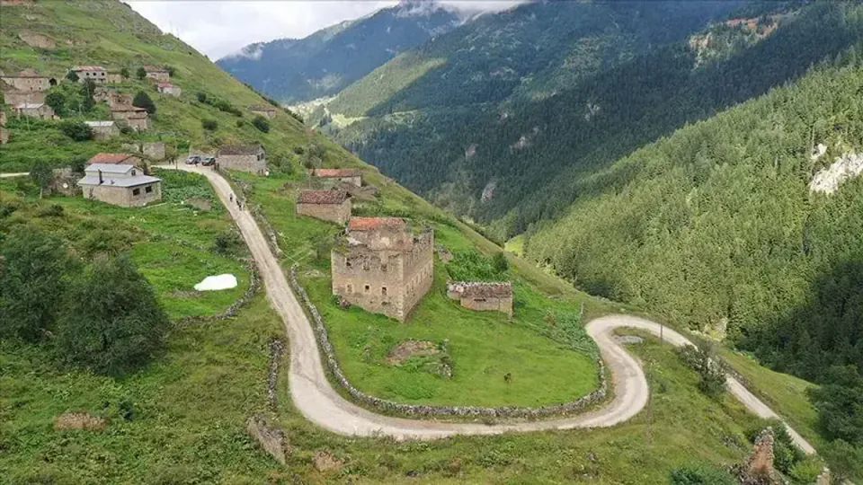 Gümüşhane'nin Gizemli Köyü Santa Harabeleri Ziyaretçilerini Ağırlıyor görseli