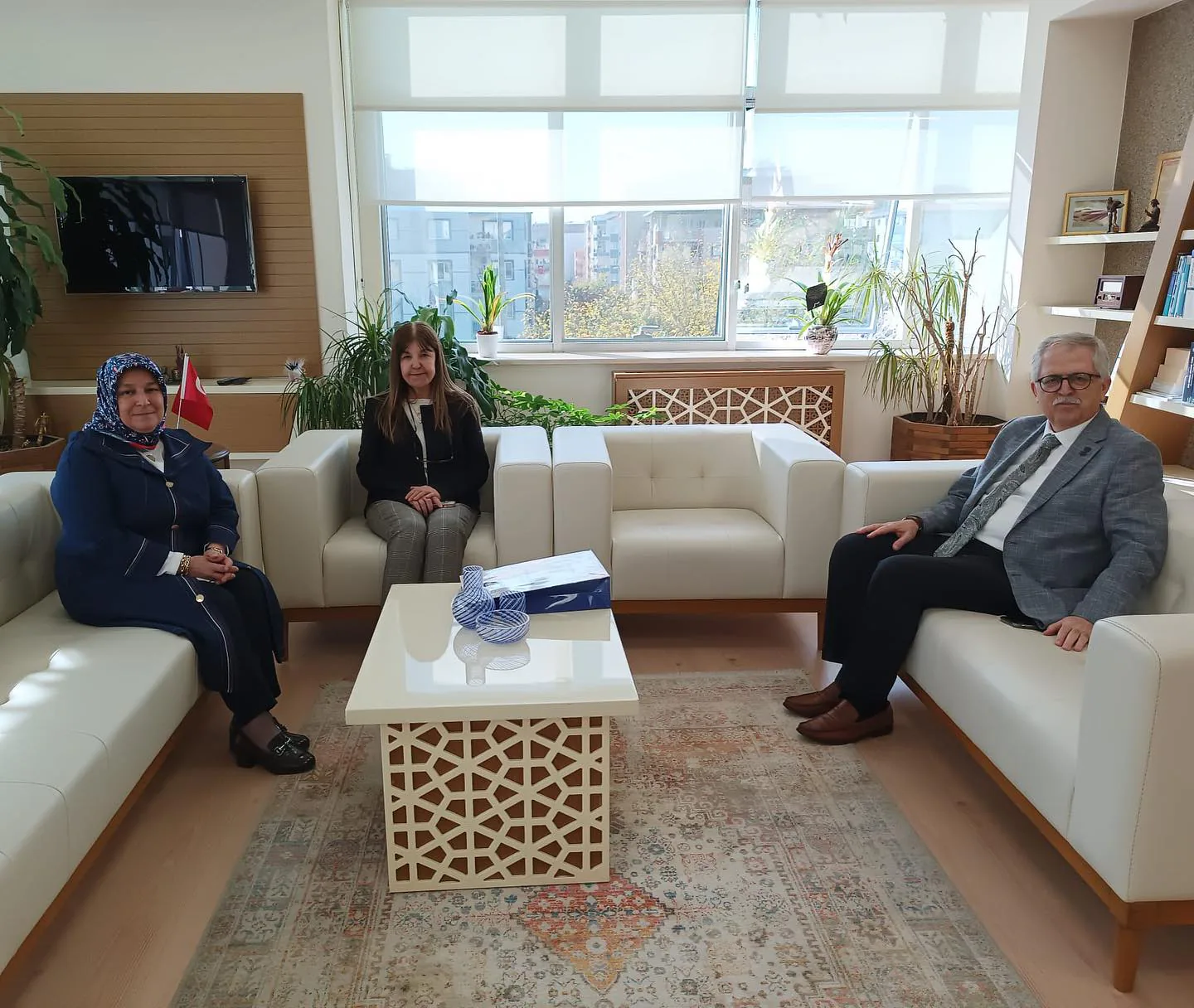 Manisa İl Müftüsü Şükrü Kabukçu ve İl Vaizi Müzeyyen Kabukçu, SGK İl Müdürü Buket İnce'yi Ziyaret Etti Manisa İl Müftüsü Şükrü Kabukçu ve İl Vaizi Müzeyyen Kabukçu, SGK İl Müdürü Buket İnce'yi Ziyaret Etti