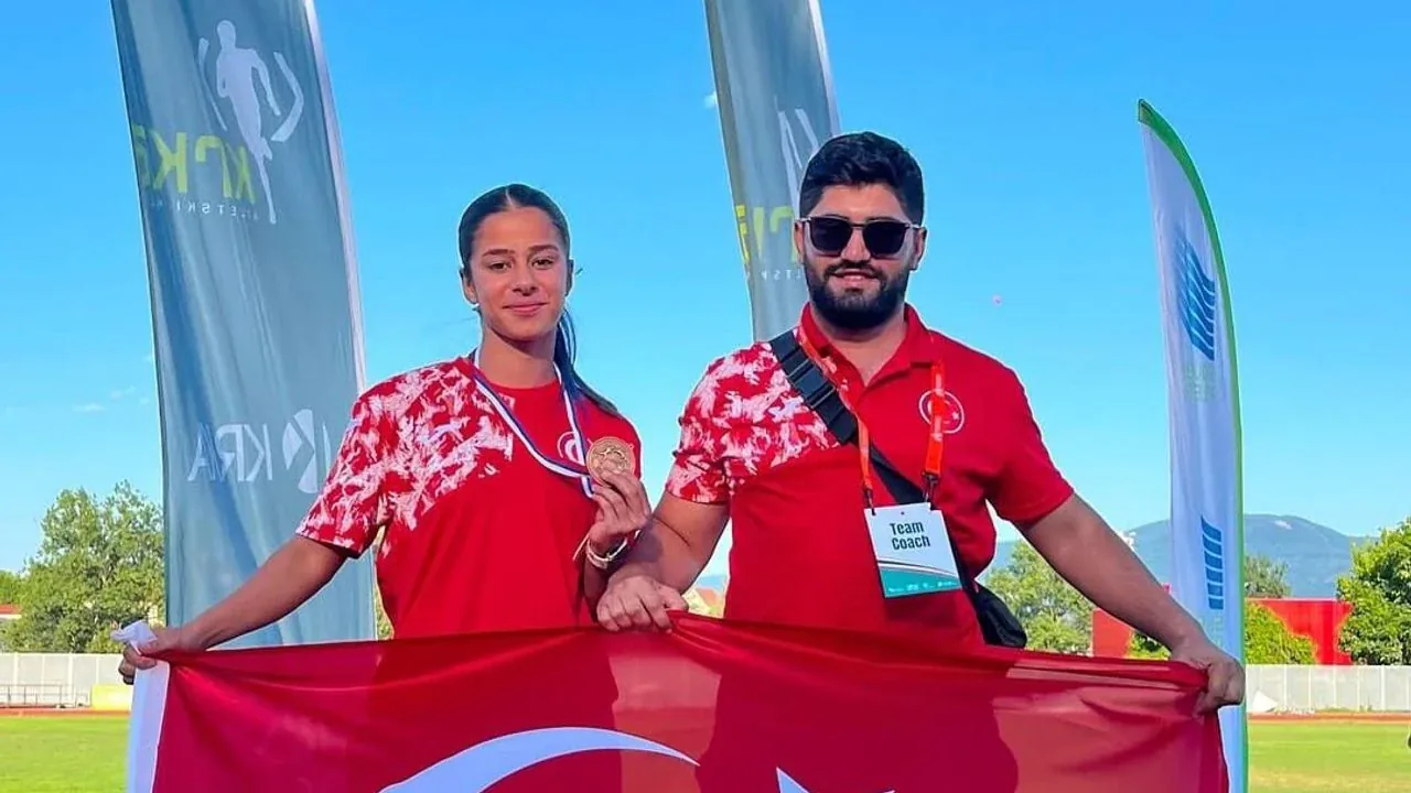 Adanalı Atlet Cemile Duran'dan Balkan Şampiyonası'nda Çifte Madalya Adanalı Atlet Cemile Duran'dan Balkan Şampiyonası'nda Çifte Madalya
