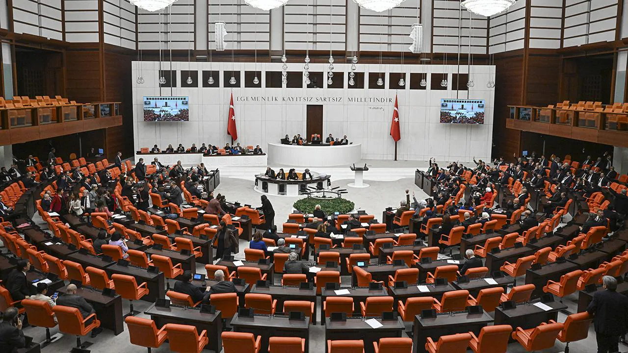 Yükseköğretim Kanunu'nda Önemli Değişiklik: Üniversite Öğrencilerine Af ve Yeni Düzenlemeler Yükseköğretim Kanunu'nda Önemli Değişiklik: Üniversite Öğrencilerine Af ve Yeni Düzenlemeler
