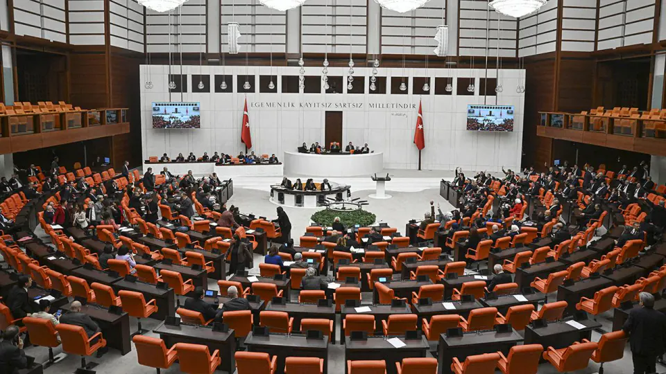Yükseköğretim Kanunu'nda Önemli Değişiklik: Üniversite Öğrencilerine Af ve Yeni Düzenlemeler görseli