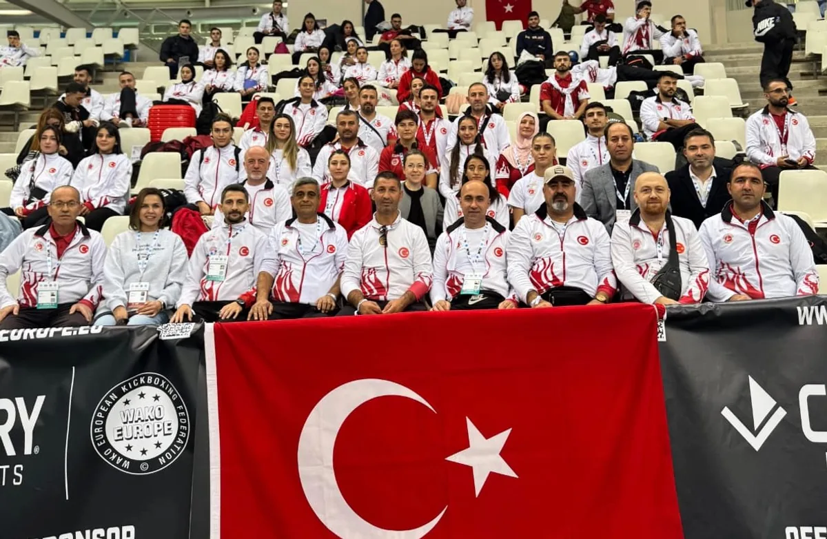 Türkiye Kick Boks Milli Takımı Atina'ya Gidiyor Türkiye Kick Boks Milli Takımı Atina'ya Gidiyor