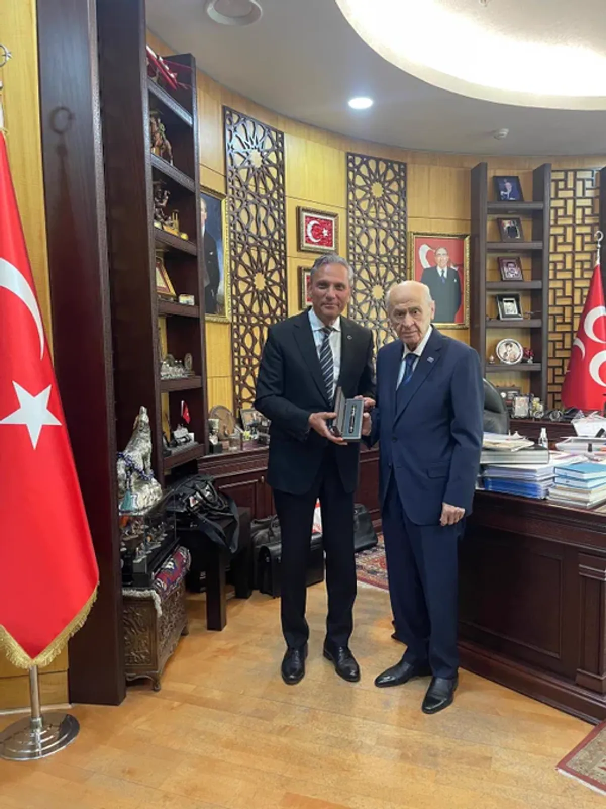MHP Genel Başkanı Devlet Bahçeli, Türk turizminin önemli isimlerinden Firuz Bağlıkaya’yı Kabul Etti MHP Genel Başkanı Devlet Bahçeli, Türk turizminin önemli isimlerinden Firuz Bağlıkaya’yı Kabul Etti
