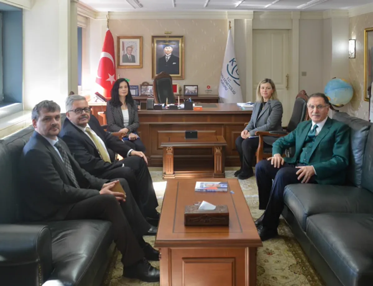 Rusya Büyükelçisi Ankara'daki Kamu Başdenetçisi'ni Ziyaret Etti Rusya Büyükelçisi Ankara'daki Kamu Başdenetçisi'ni Ziyaret Etti