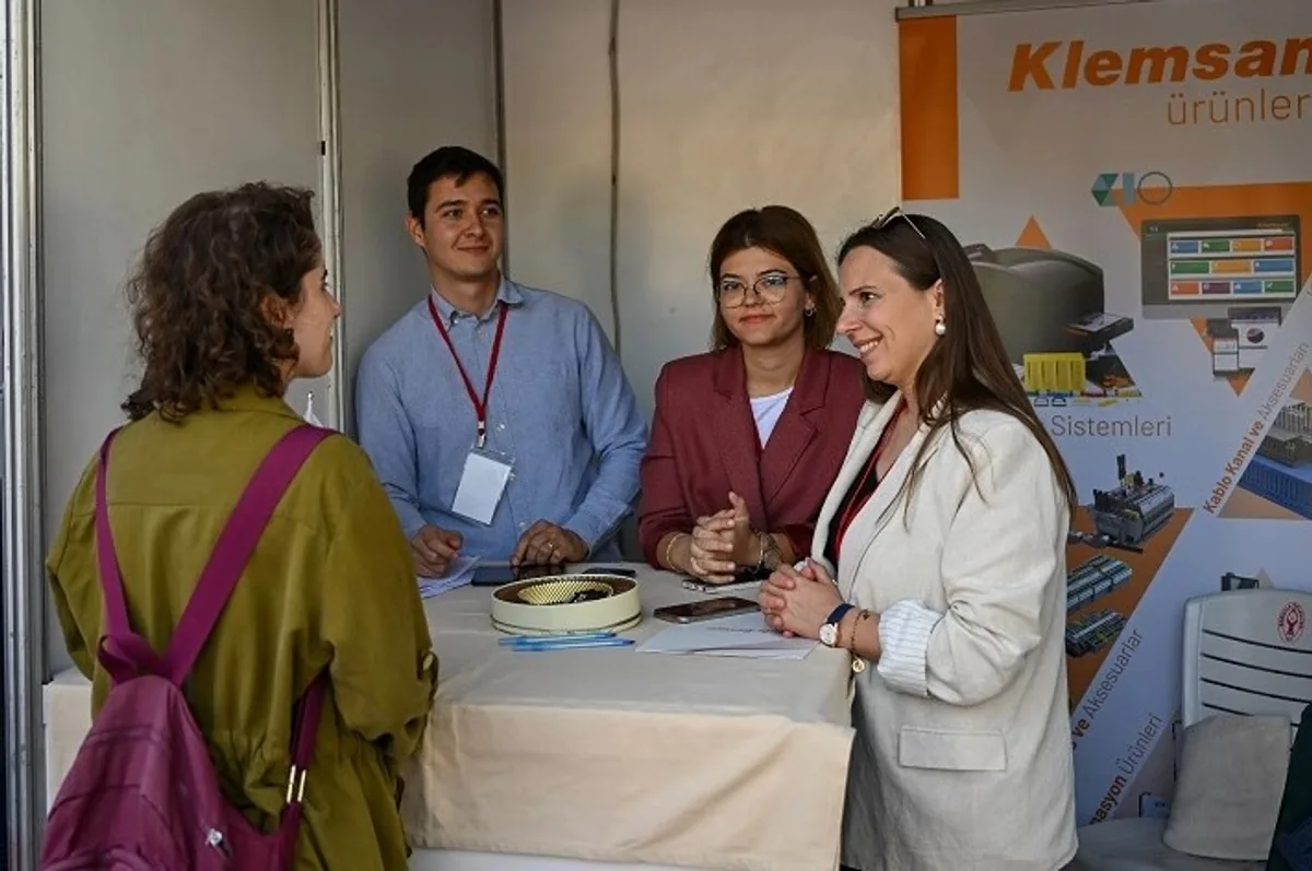 İzmir'in Bornova İlçesi'nde Teknoloji Tabanlı İş İlanı Platformu İzmir'in Bornova İlçesi'nde Teknoloji Tabanlı İş İlanı Platformu
