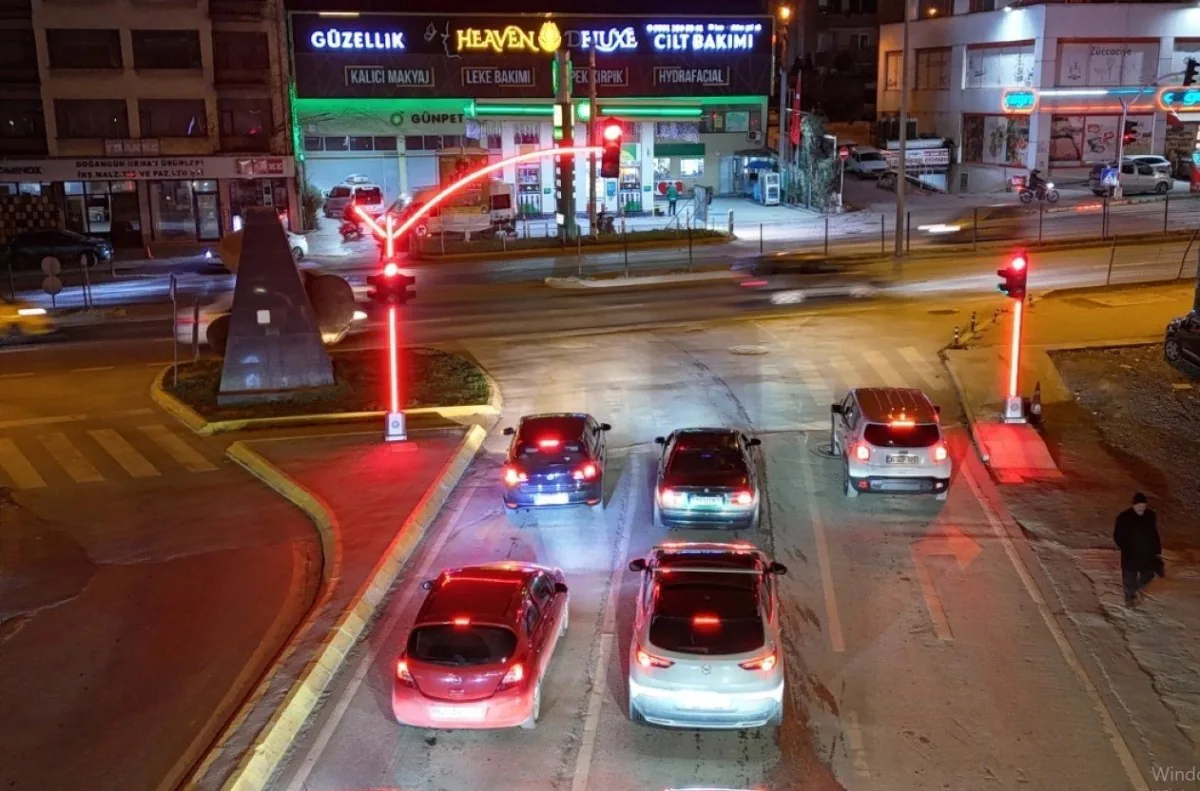 Kocaeli Büyükşehir Belediyesi, Gölcük'te Modern Sinyalizasyon Sistemi Kuruyor Kocaeli Büyükşehir Belediyesi, Gölcük'te Modern Sinyalizasyon Sistemi Kuruyor