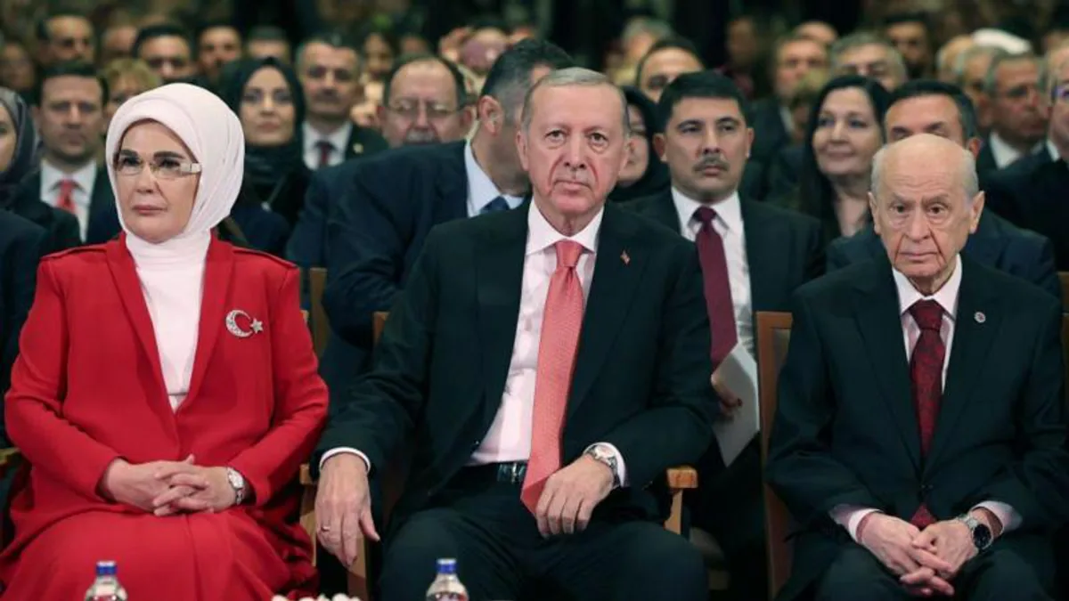 MHP Lideri Bahçeli, Erdoğan'ın Yeniden Adaylığına İlişkin Tartışmalara Yanıt Verdi MHP Lideri Bahçeli, Erdoğan'ın Yeniden Adaylığına İlişkin Tartışmalara Yanıt Verdi