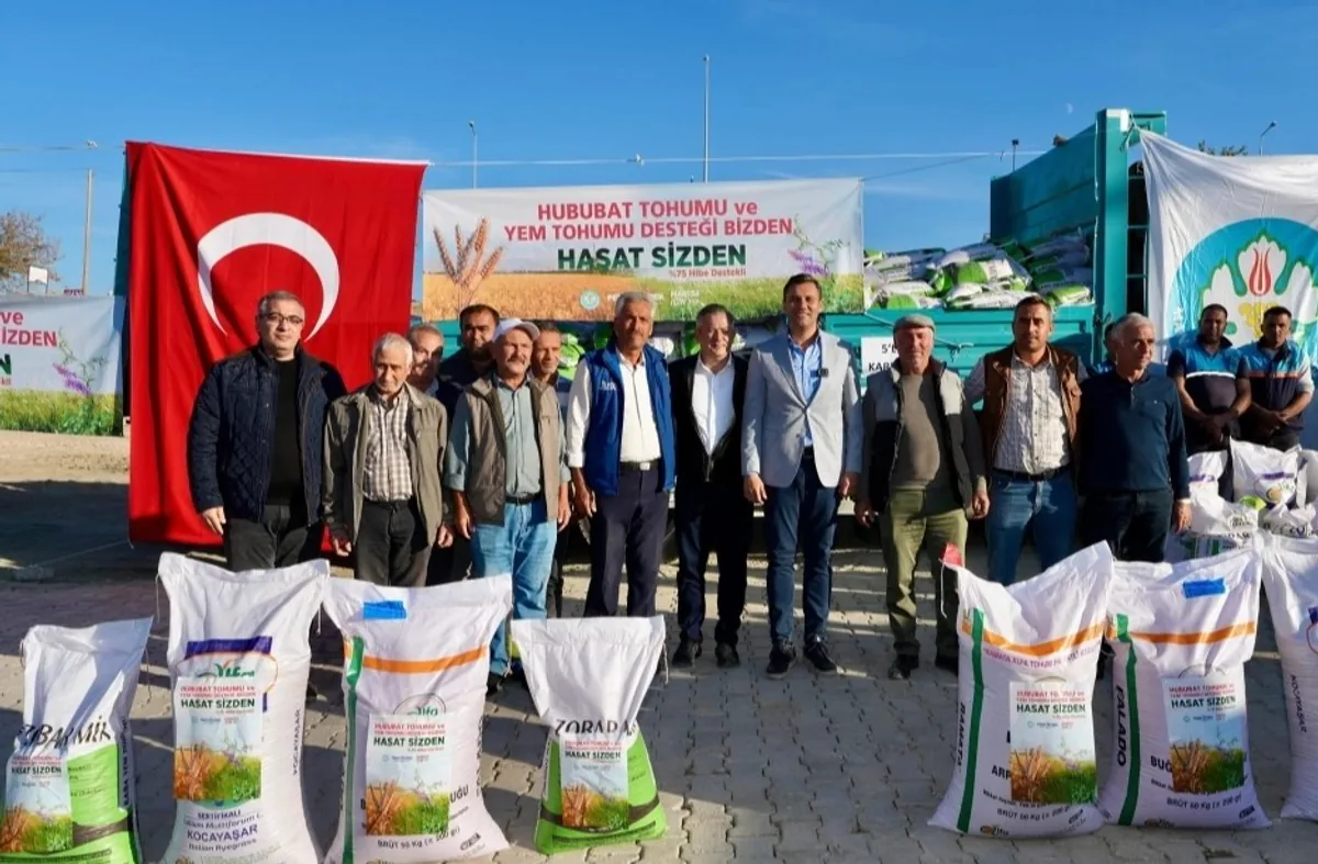 Manisa'da Tarım Üreticilerine Tohum Desteği Manisa'da Tarım Üreticilerine Tohum Desteği