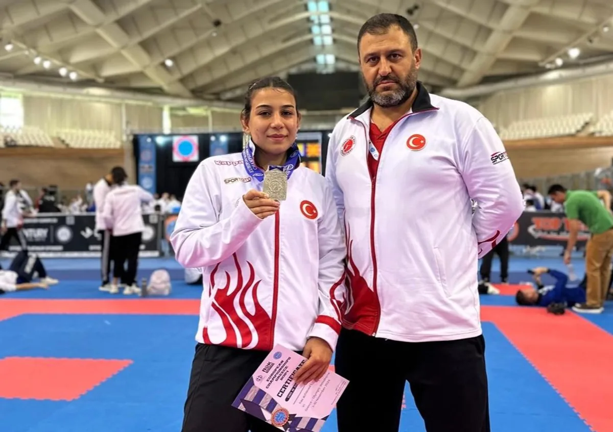 Konya Meram Belediyespor Kick Boks Sporcusu Sabriye Gür, Avrupa Şampiyonası'nda Gümüş Madalya Kazandı Konya Meram Belediyespor Kick Boks Sporcusu Sabriye Gür, Avrupa Şampiyonası'nda Gümüş Madalya Kazandı