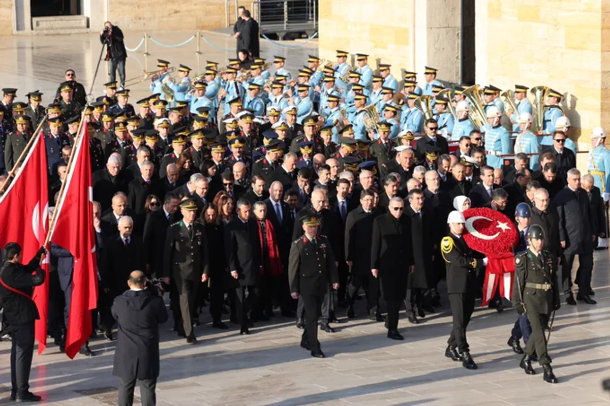 Cumhurbaşkanı ve Millî Savunma Bakanı Anıtkabir'i Ziyaret Etti Cumhurbaşkanı ve Millî Savunma Bakanı Anıtkabir'i Ziyaret Etti
